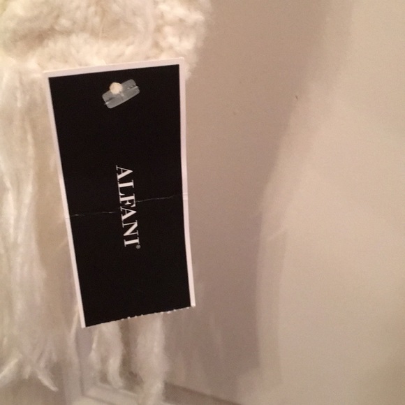 Scarf - Picture 2 of 3